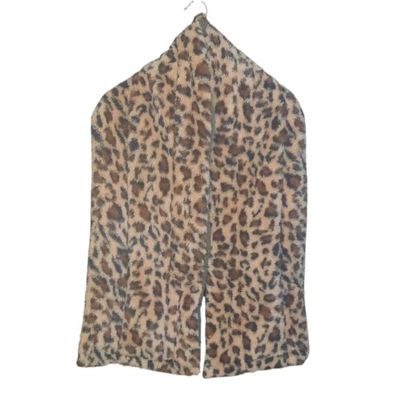 Steve Madden Womens Army Green Leopard Print Lining Pocket Scarf OS NWT - Picture 6 of 6